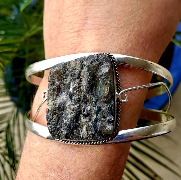 New Spectrolite (Labradorite) Feldspar Rough 925 Silver Cuff Bracelet. - Picture 9 of 14